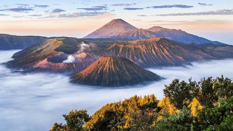 Wisata Gunung Bromo yang populer.