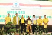 Saat Golkar memberikan surat perintah pada Gus Haris di Surabaya.